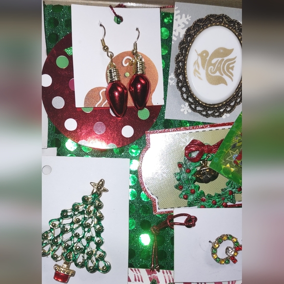 Green Enamel Christmas Tree Pin - Picture 9 of 11